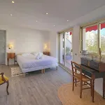 Upstays Penthouse Terrace 150M Lerins View Апартаменты